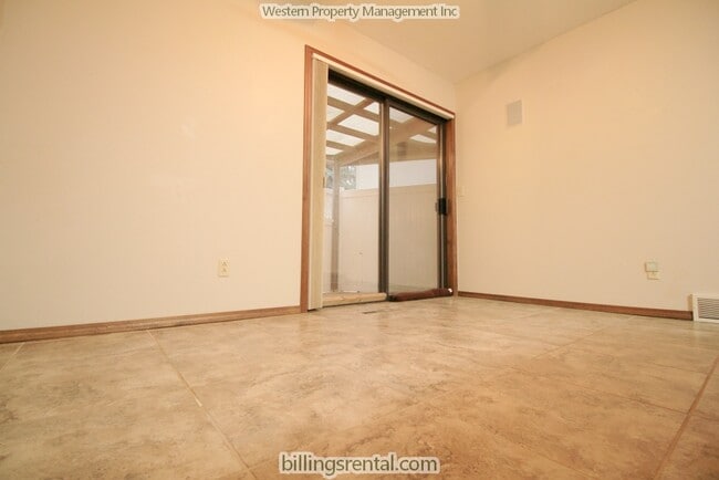 Dining Area - 3254 Granger Ave E Unit #B4