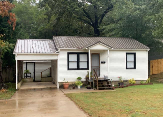 Building Photo - 2Bed/1Bath House