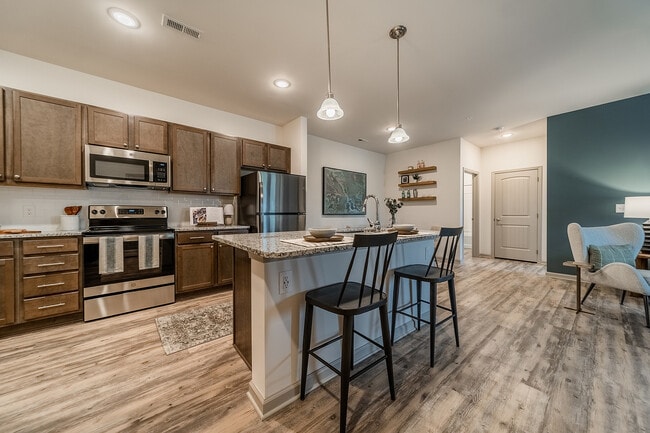 HighlandRidge_2021_Kitchen_01 - Highland Ridge Apartments