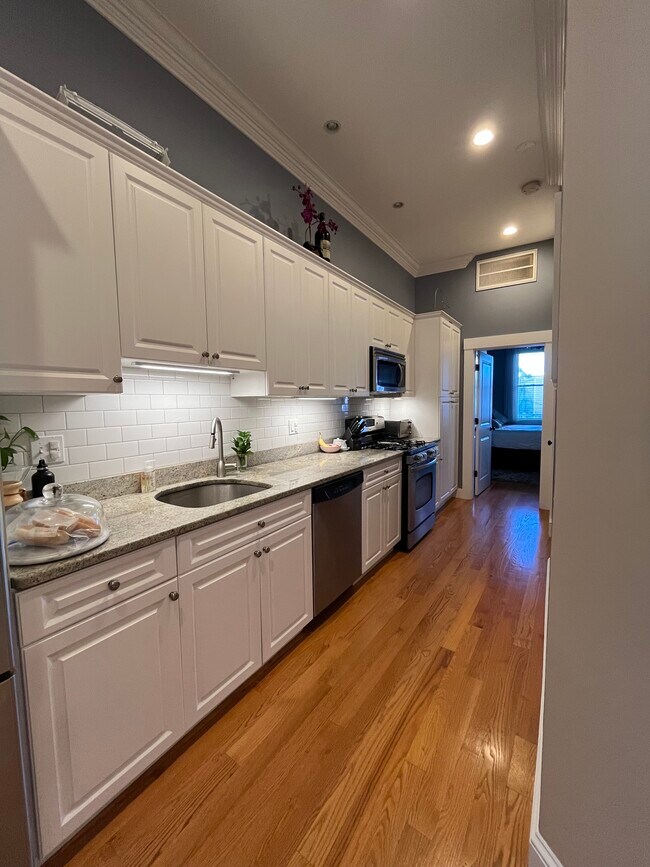 Kitchen - 237 W 5th St Unit 2