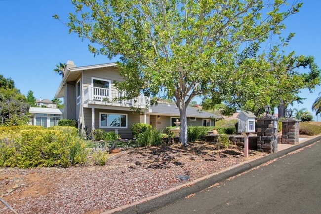 Photo - 2039 Lemon Ave