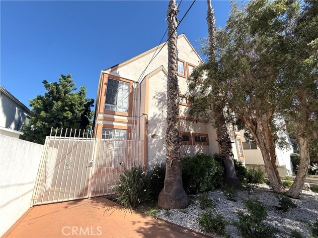 Building Photo - 1450 N Vista St Unit 102