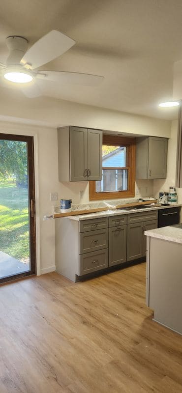 Photo - 326 E 2nd St