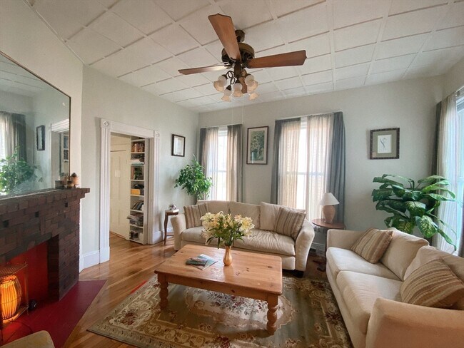 Photo - 57 Beltran St