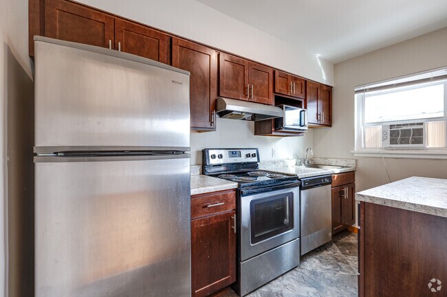 1BR, 1BA - 556SF – Kitchen - Parkway Flats