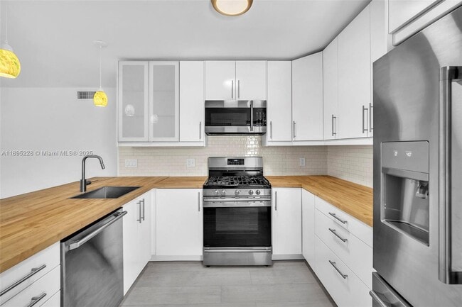 Building Photo - 3265 Virginia St Unit 23