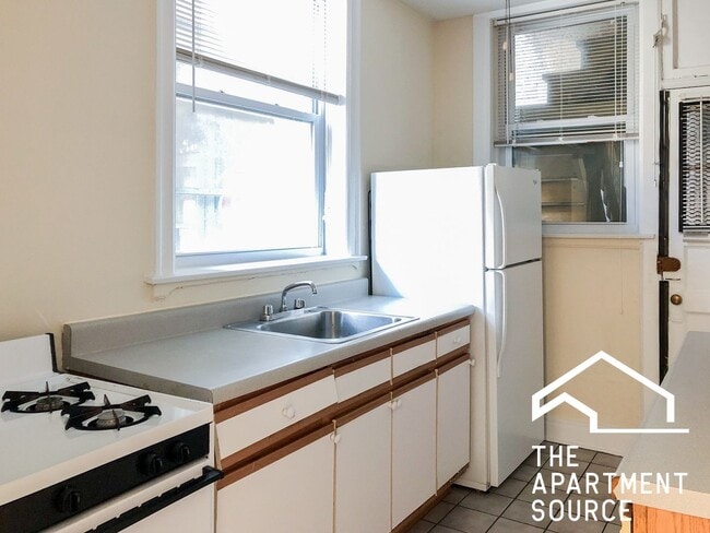 Building Photo - 5212 N Damen Ave