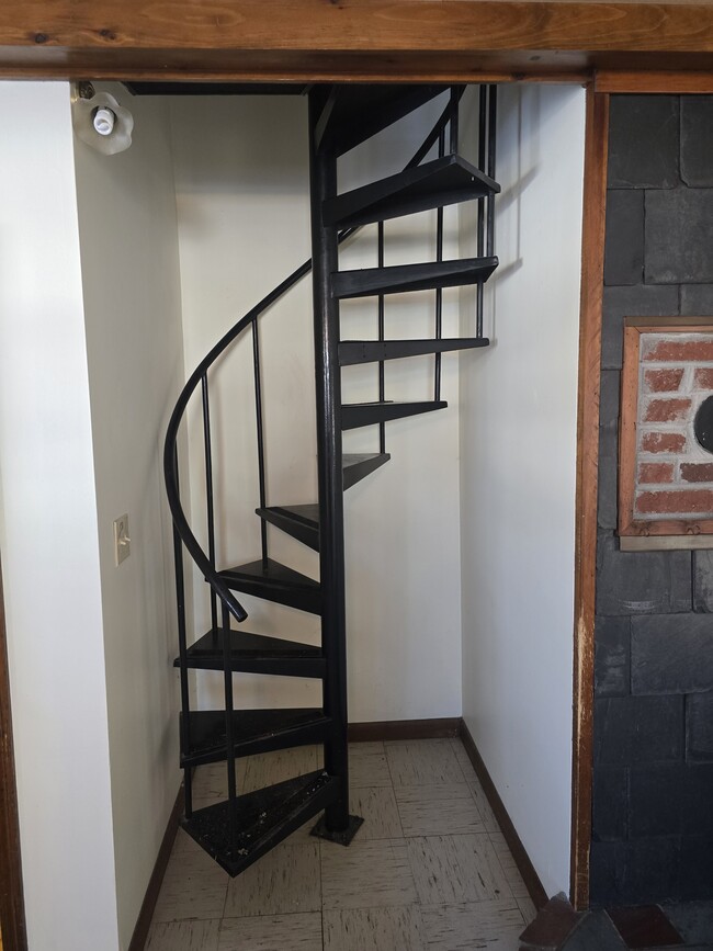 Photo - 96 E Broadway Unit B