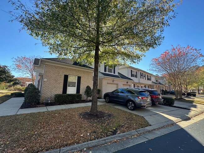 Photo - 1463 Otterbourne Cir