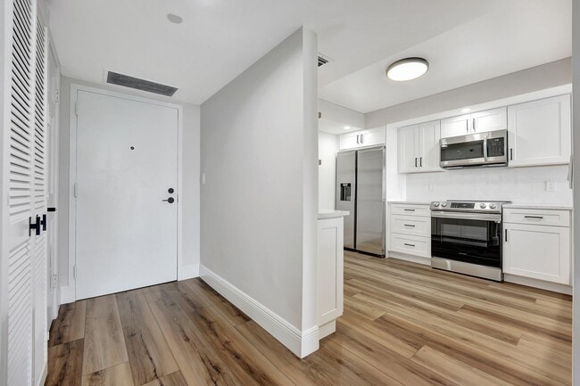 Photo - 2900 NE 14th Street Causeway Unit 602