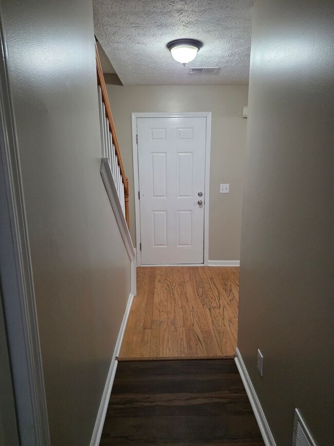 Photo - 15 Waterloo Ct