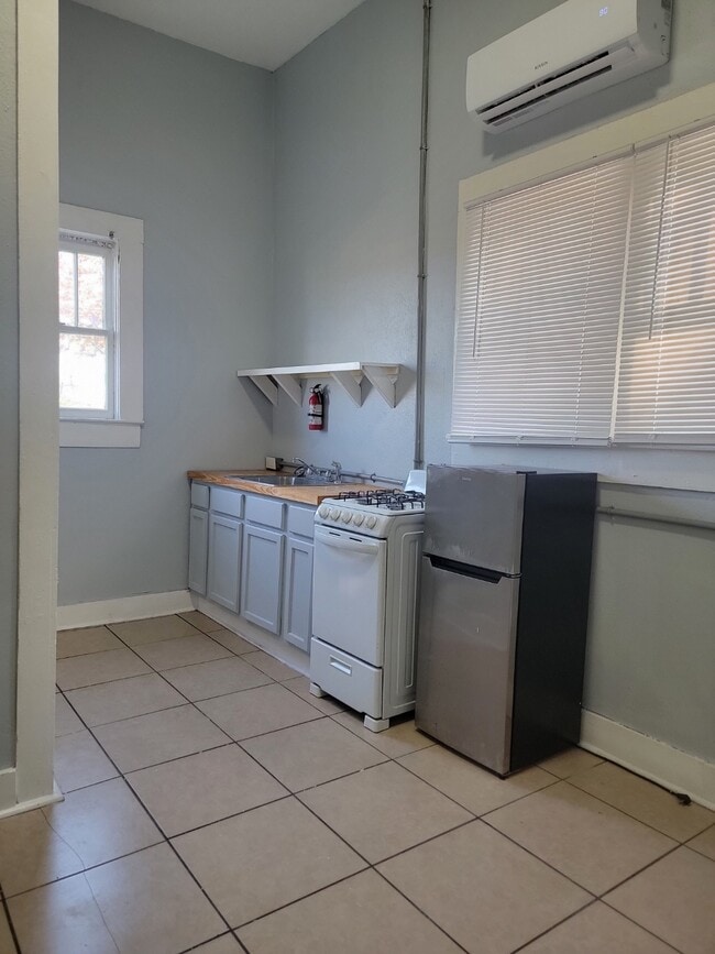 Photo - 219 E 3rd St