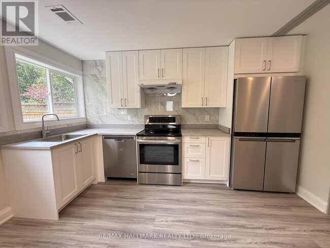 Photo - 382 Burnhamthorpe Rd
