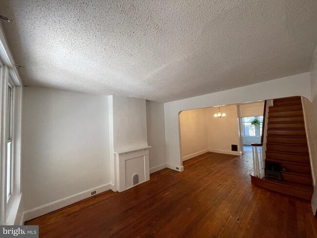 Photo - 3675 Eveline St