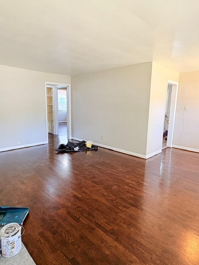 Photo - 521 S Oak Grove Ave