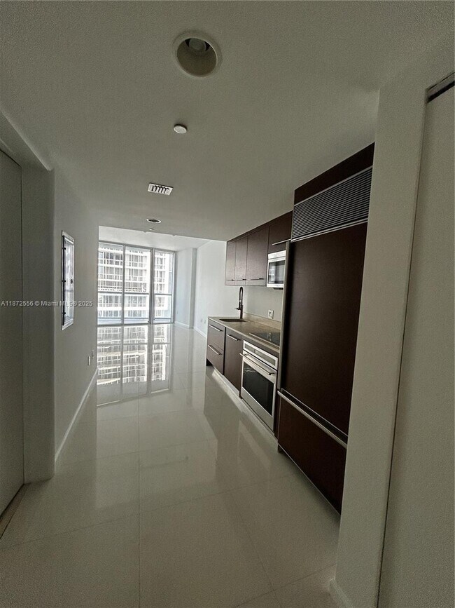 Photo - 495 Brickell Ave Unidad 3106
