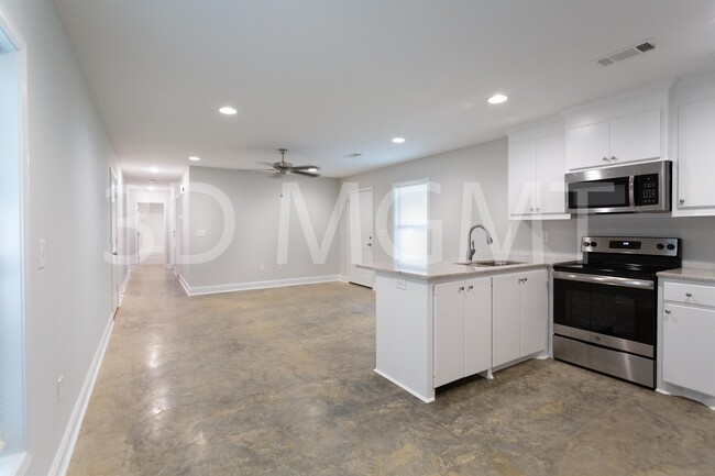 Building Photo - 111 Florence Ave Rental