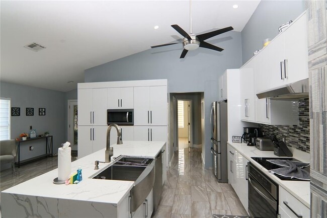 Photo - 1470 Wedge Way