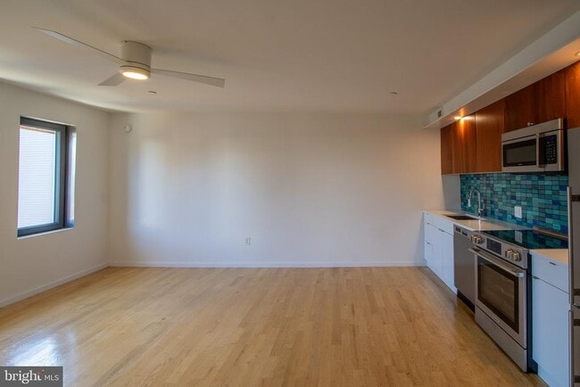 Photo - 152 W Laurel St Unit 405