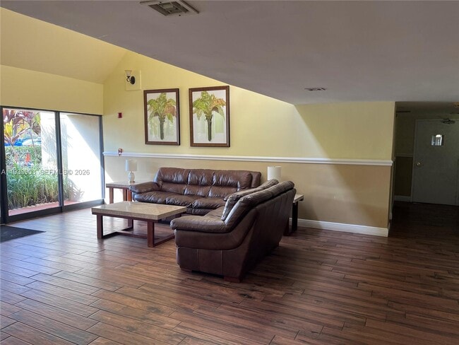 Photo - 220 Lakeview Dr Unit 202