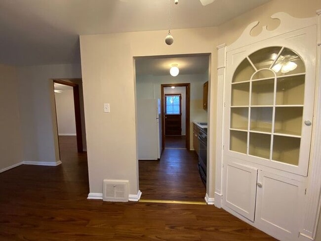 Photo - $725 Cute! Great Location!