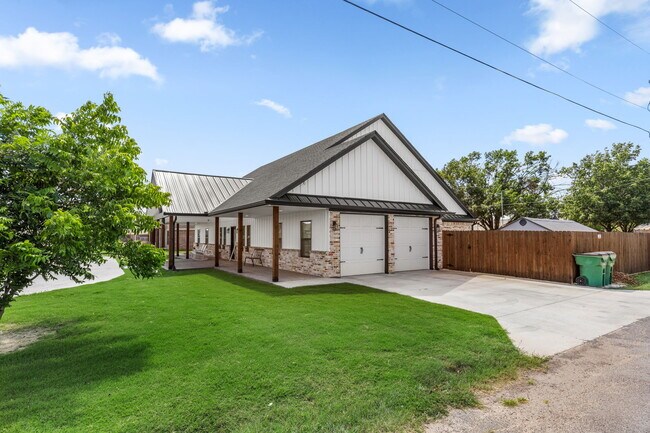 Photo - 304 Mariners Wy