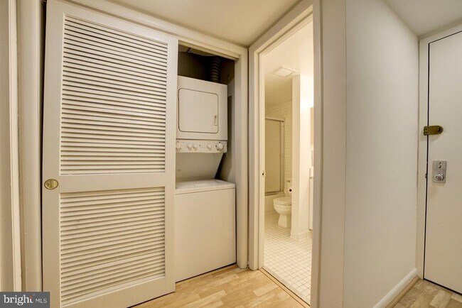 Photo - 1700 17th St NW Unidad 406