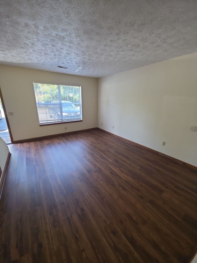 Photo - 492 W 9th St Unit 4