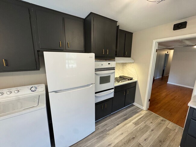 Photo - 119 W Miller St