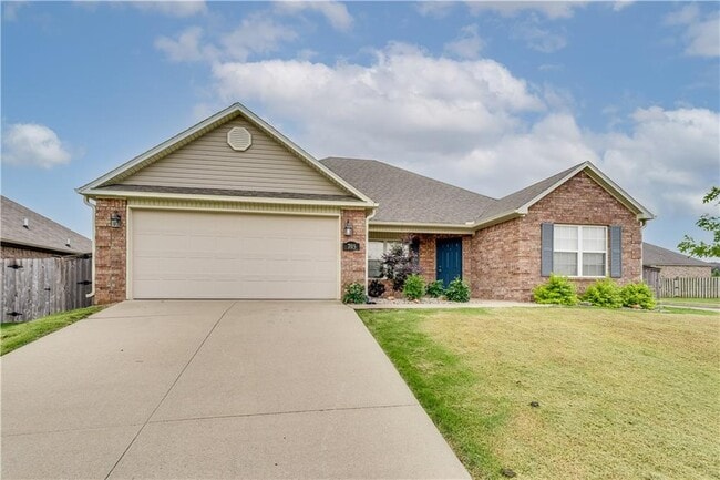 Photo - 705 SW River Rock St House