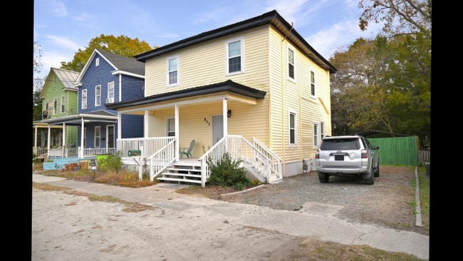 Photo - 511 Blades Ave