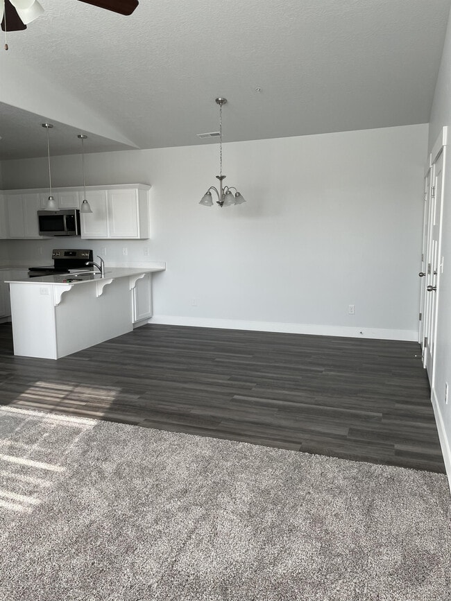 Photo - 302 W 435 N