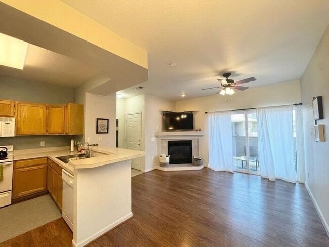 Building Photo - 2 Bedroom, 2 Bathroom Condo In Fort Collins with Pool and Clubhouse Access! Great Location Harmon... Unit H320