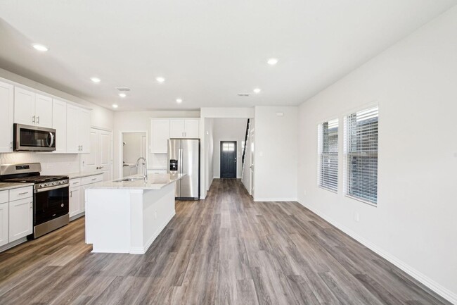 Photo - 516 Ezra Ln