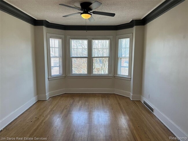 Photo - 987 Beaconsfield Ave Unit 2S