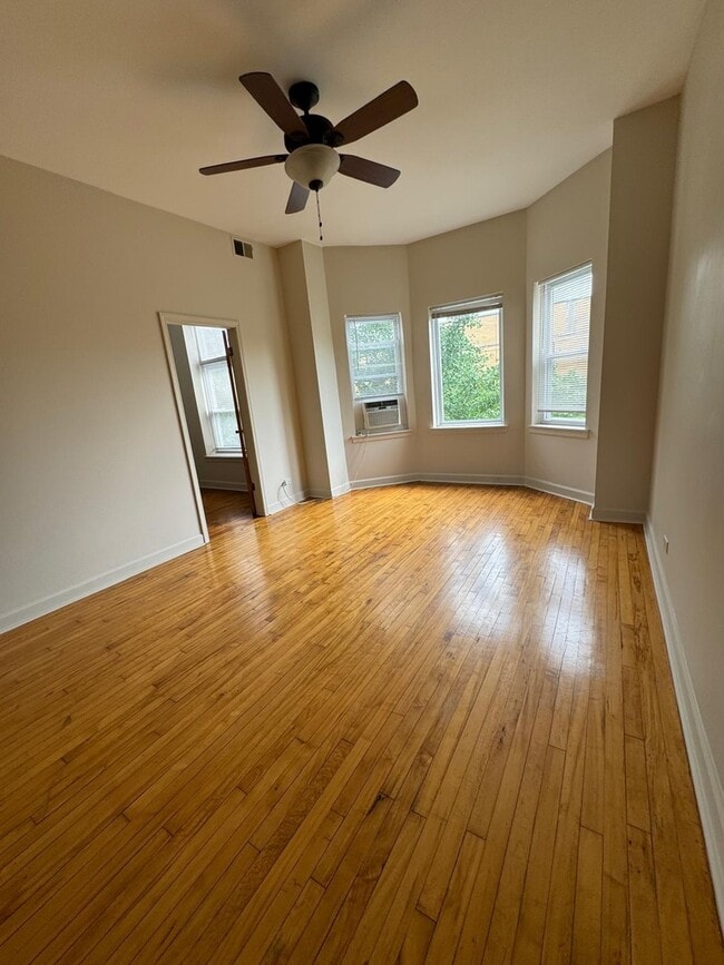 Photo - 1114 N Rockwell St Unit 3