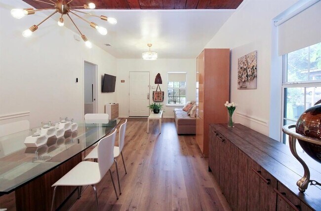 Photo - 5411 Hudson St