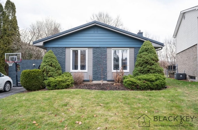 Building Photo - 107 Edgehill Crescent