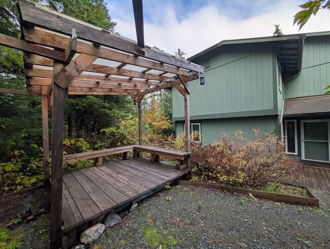 Photo - Unfurnished, 3Bd/1.5Ba Dgl Townhome, Long ...