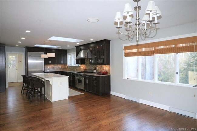 Photo - 950 Rock Rimmon Rd