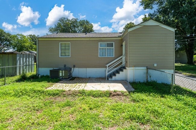 Photo - Super Cute & Spotless Corner Lot Home in Bessemer