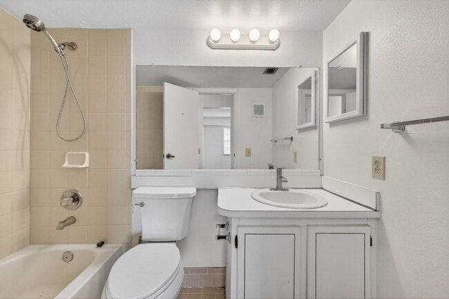 Photo - 3100 W Rolling Hills Cir Unit 303