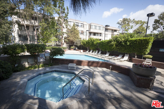 310 Tahiti Way Unit 106