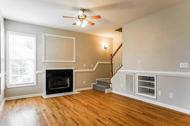 Photo - 512 Waterford Dr