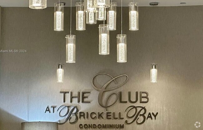 Building Photo - 1200 Brickell Bay Dr Unit 1617 Rental