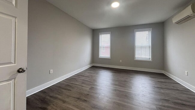 Photo - 1235 W Huntingdon St Unit 2