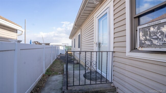 Photo - 4001 Broadway