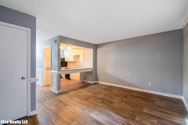 Photo - 1790 Lyle Ave