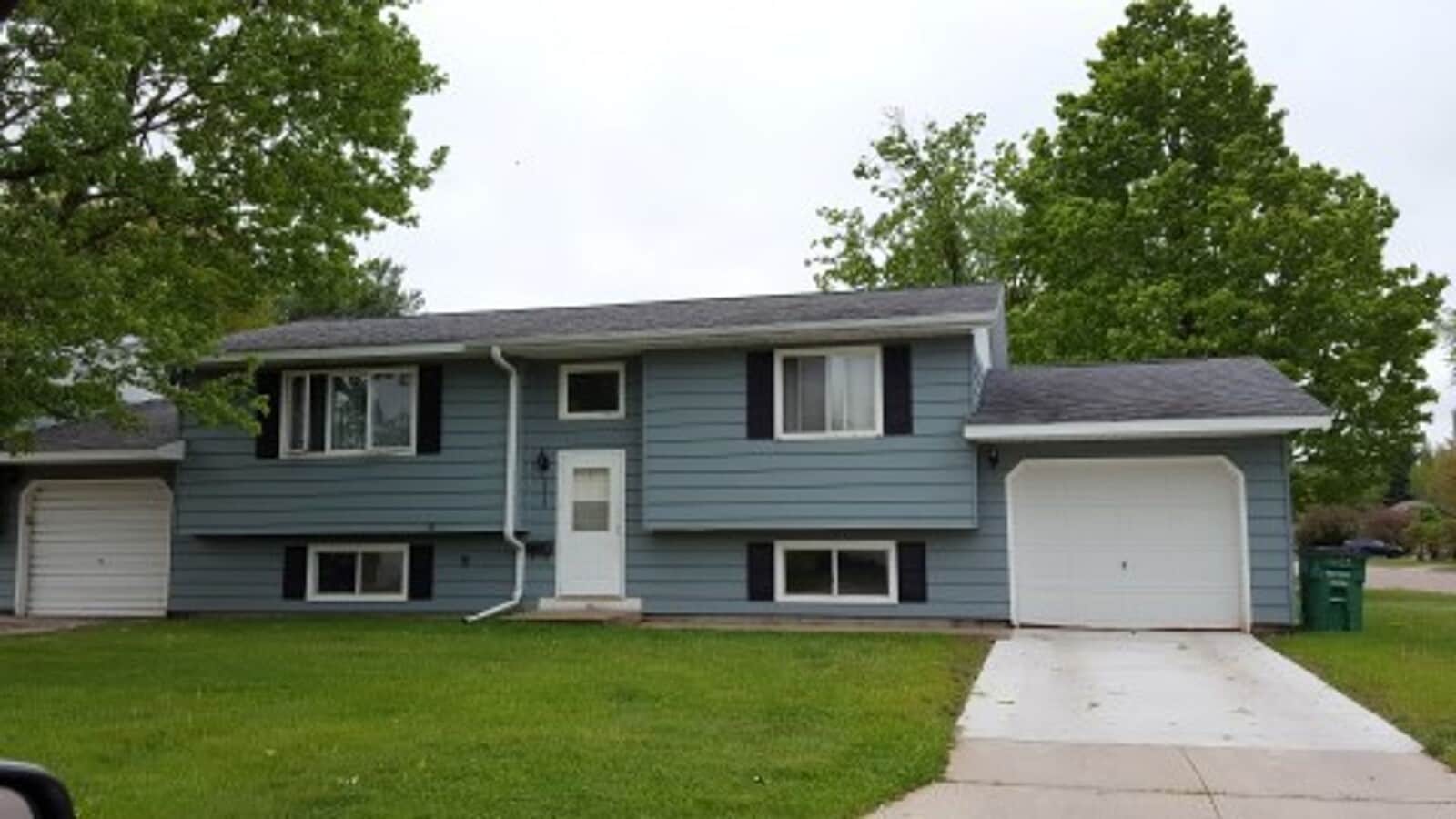 2 Bedroom Duplex - 2 Bedroom Duplex House