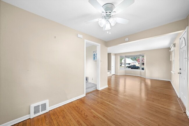 Photo - 1380 Wentworth Ave